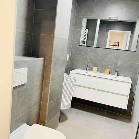 Luxury New Flat W Terrace & Parking Appartement