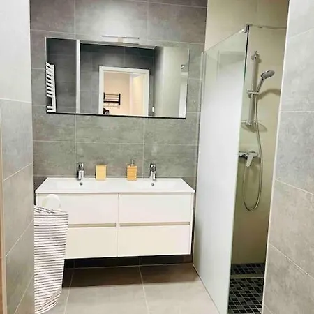 Luxury New Flat W Terrace & Parking
